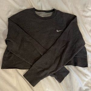 Cropped Nike Crewneck